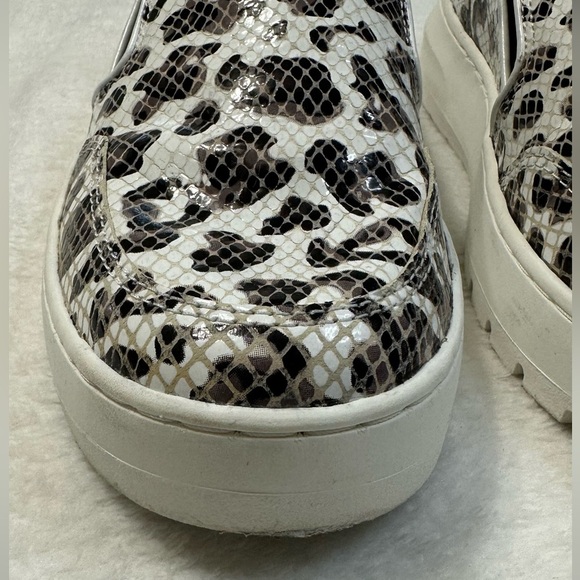 Vionic Dinora Leopard Brow Snake Print Leather Slip-On  Flats with Textured Sole - Picture 7 of 16